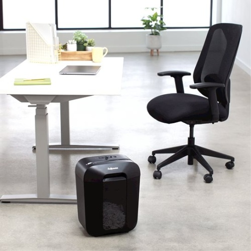 Уничтожитель бумаг Fellowes PowerShred LX45 черный (FS-44005) фото 4 Уничтожитель бумаг Fellowes PowerShred LX45 черный (FS-44005) фото 4